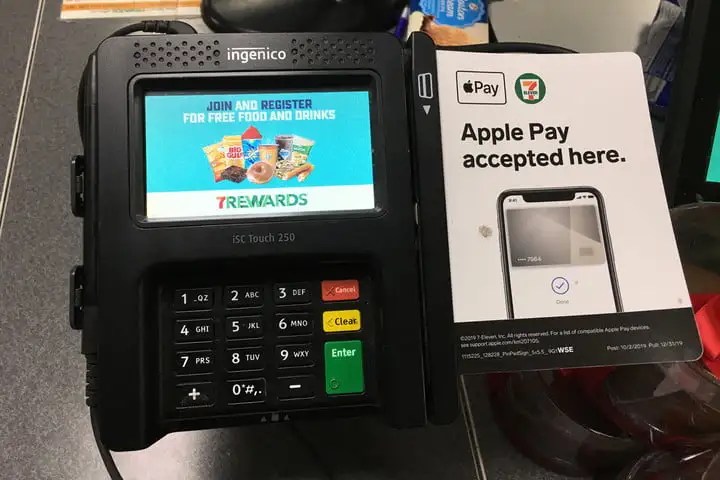 Apple Pay setup at the 7-11.