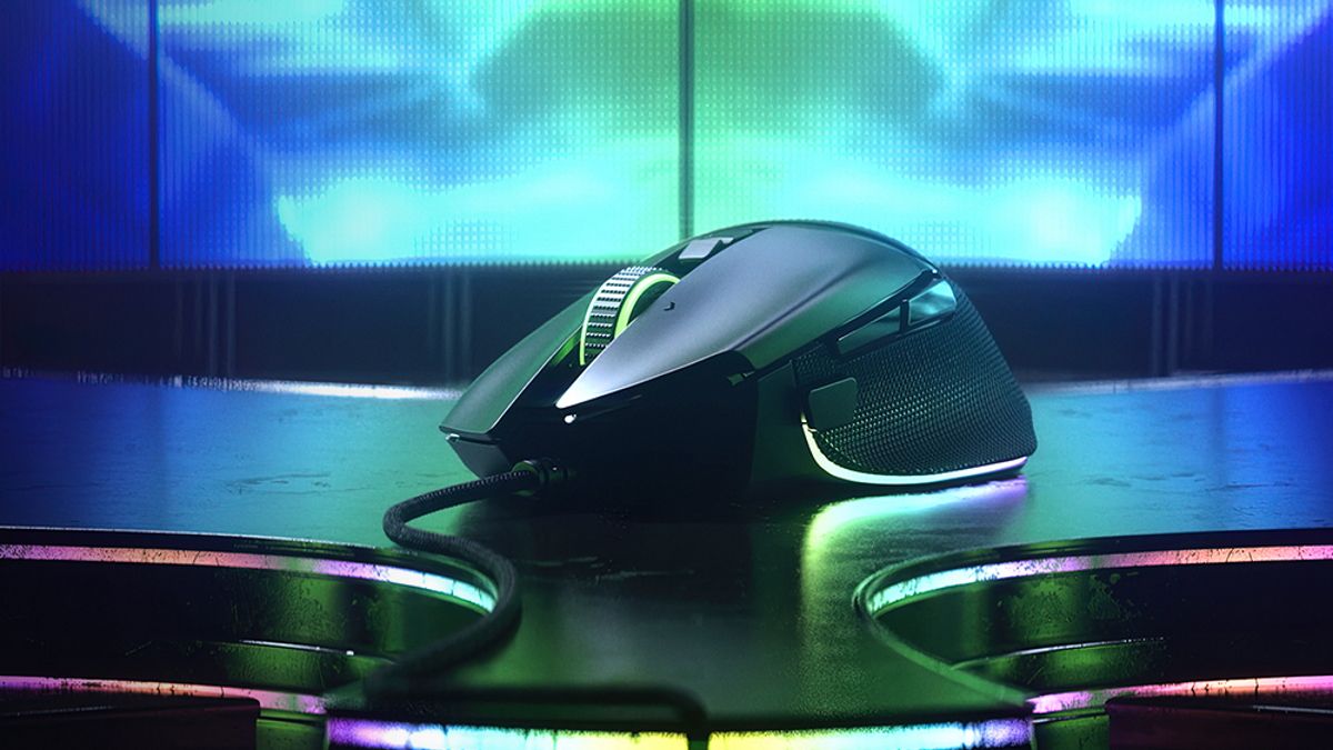 Razer Basilisk in LED lit room