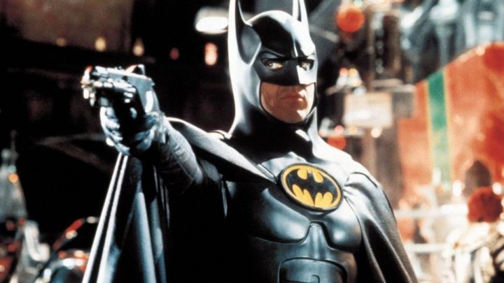 Batman pointing one of his gadgets at someone in Batman Returns