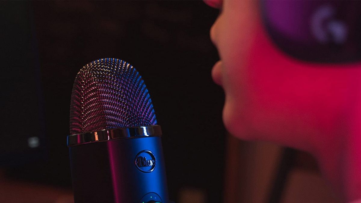 Person using Blue Yeti X mic