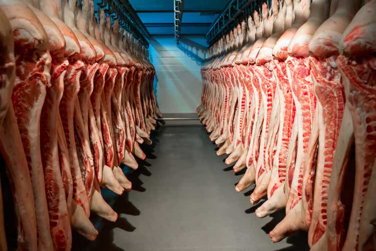 Refrigerator for storing suspended pork carcasses