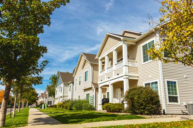 Multi-Family Homes Featuring Townhomes Ranch-Level and Multi-Level Residences Western USA Photo Series