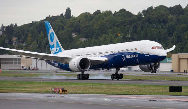 Boeing Test Flies Its Extended Dreamliner 787-9