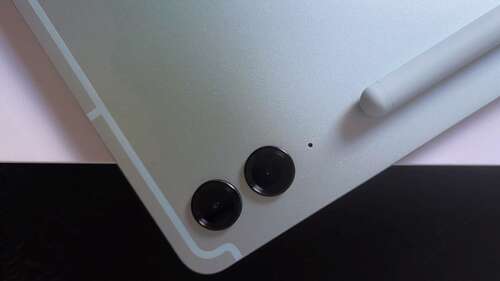 close up of two rear cameras on the samsung galaxy tablet