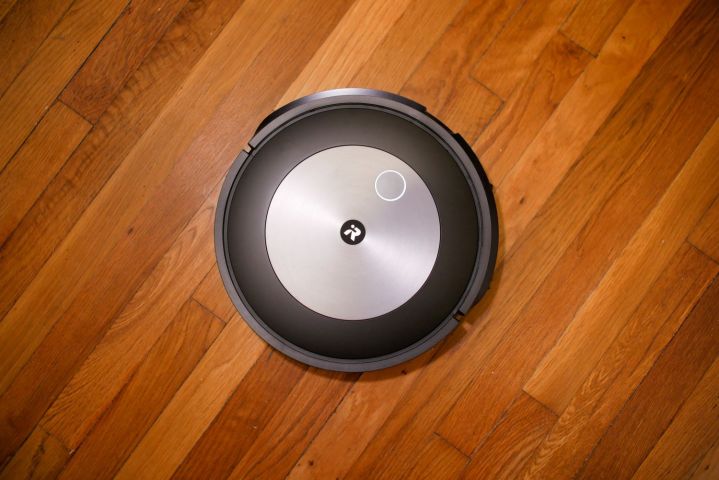 Top side of iRobot Roomba j7+.