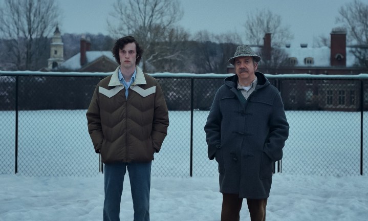 Two men stand in the snow in The Holdovers.