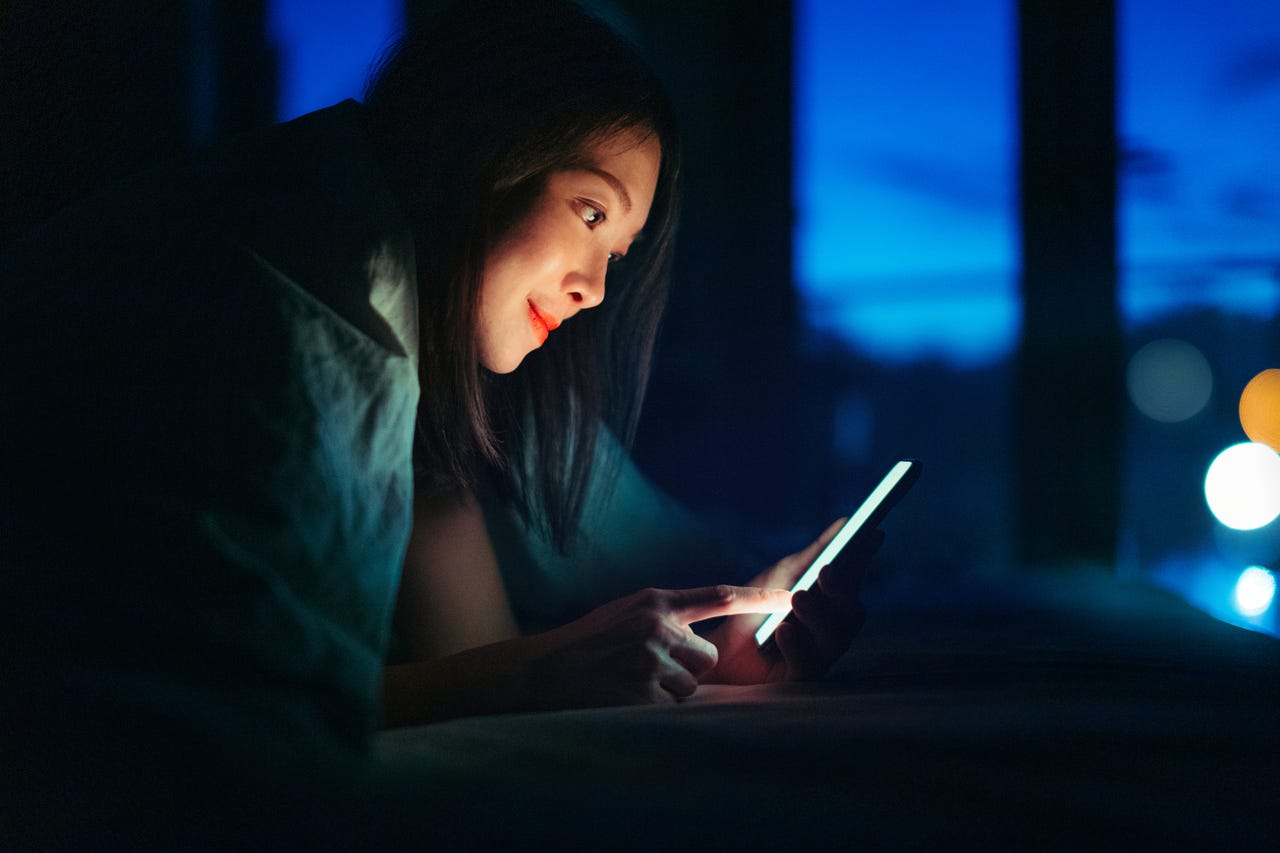 woman-dark-phonegettyimages-1261396931