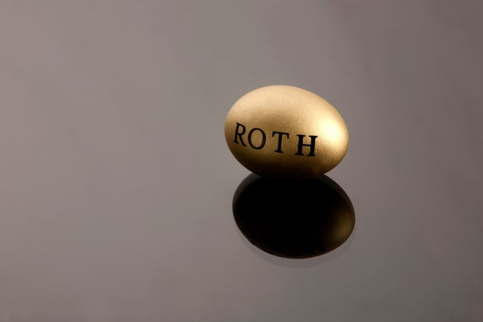 A golden egg with the word Roth printed on it.