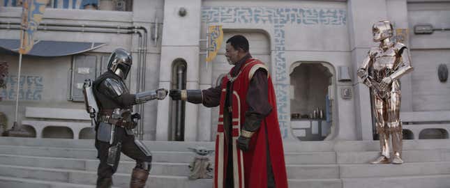 Din Djarin (Pedro Pascal) and Greef Karga (Carl Weathers) on The Mandalorian season 3