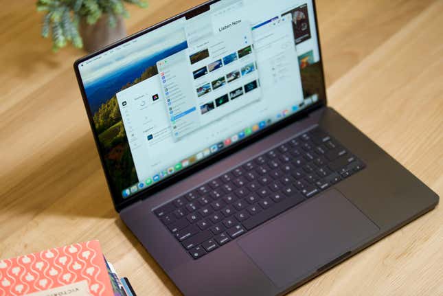 Image for article titled Apple MacBook Pro M3 Max vs. Razer Blade 16: Battle of the Heavyweight, Ultra-Expensive Laptops