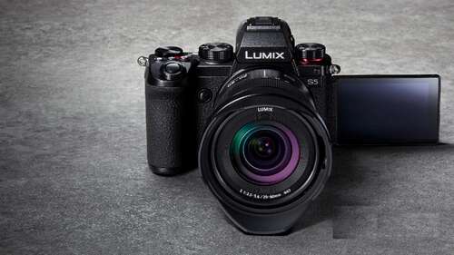 Panasonic LUMIX S5 Mirrorless Camera and LUMIX S F4 Lens Promo Image