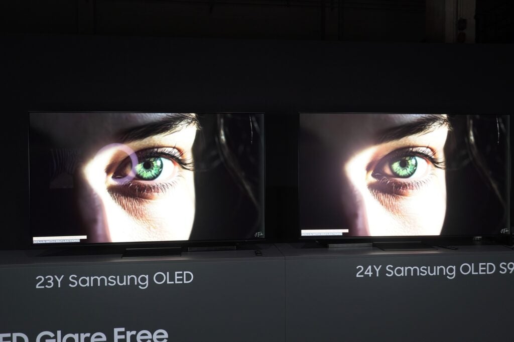 Samsung Glare Free OLED demo