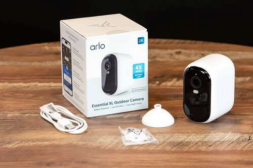 arlo essential xl camera 2nd gen showing accessories