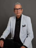 Portrait of Vinay Samuel, CEO of Zetaris.