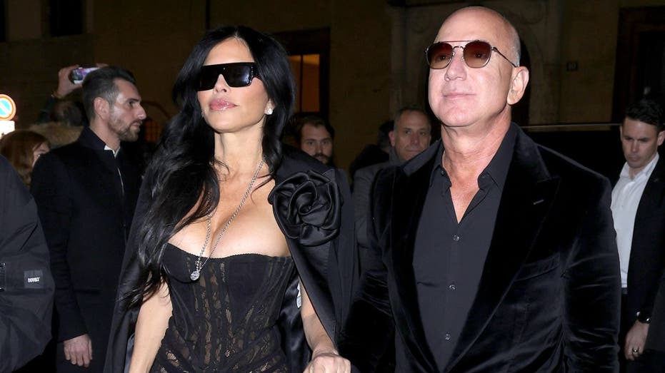 Jeff Bezos and fiance Lauren Sanchez in Italy