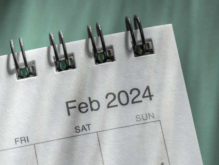 Desktop calendar, year 2024, month of February