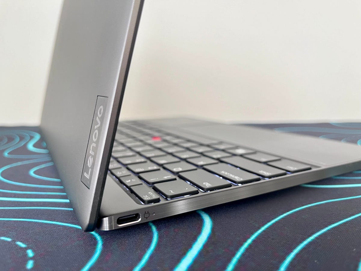 Lenovo ThinkPad Z13 Gen2 USB-C 4 port on left side