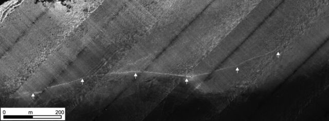 Morphology of the southwest–northeast trending ridge that hosts the Blinkerwall and the adjacent mound. 