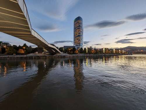 photo sample 10 bilbao river and bridge rotate and crop