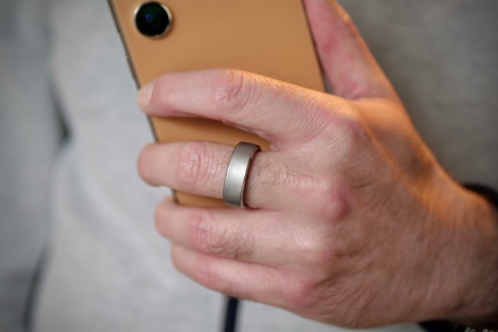 A person wearing the RingConn Smart Ring.