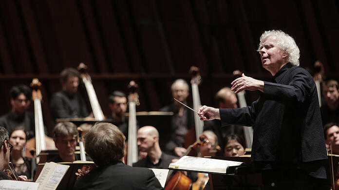 Simon Rattle beim Gastspiel des BR-Symphonieorchesters mit Wagners "Siegfried" in Luxemburg.