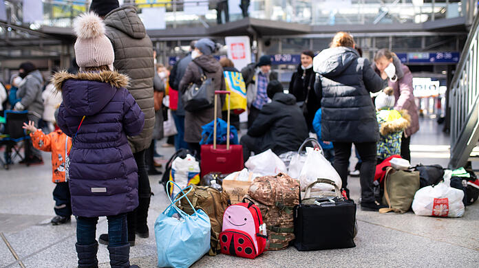 Flüchtlinge aus der Ukraine bei ihrer Ankunft am Münchner Hauptbahnhof. (Archivbild)