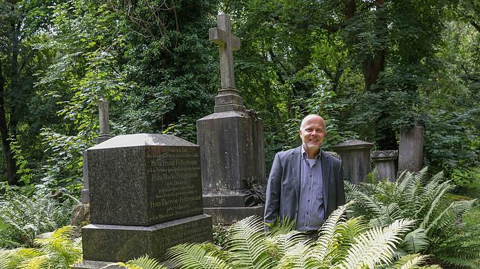 Schulte Döinghaus kennt sich aus mit der Flora und Fauna auf dem Alten Südlichen Friedhof. Die Natur hier sei wilder als in so manchem Park, sagt er.