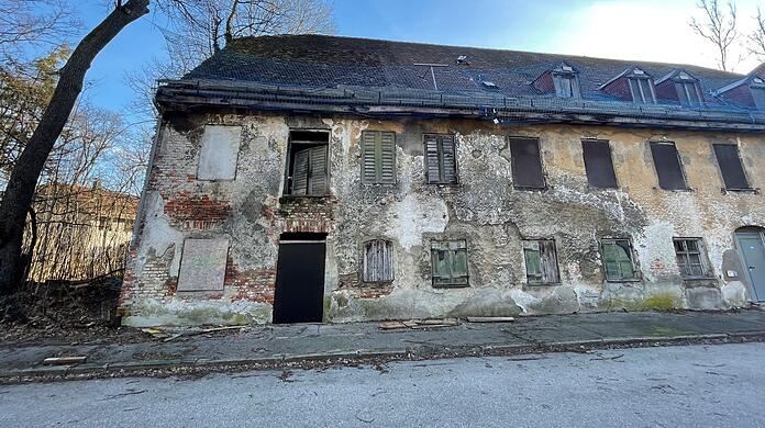 Die marode Schlosswirtschaft in Planegg ist im ganzen Würmtal bekannt. Münchner kennen sie vom Weg nach Starnberg. Das Landesamt für Denkmalpflege schätzt den baulichen Zustand als instandsetzungsfähig ein.