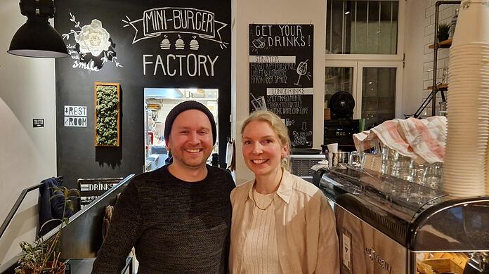 Verliebt in Burger und ineinander: Flo und Julia vom "Kleinen Flo" in der Josephspitalstraße.