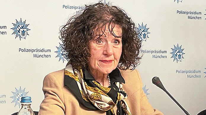 Aufklärung ist Simone Lempa-Kindler wichtig. Deshalb erzählt die Münchnerin bei einer Präventionsveranstaltung der Polizei, wie Trickbetrüger sie um ein Haar um eine Menge Geld betrogen hätten.