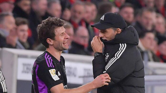 Bayern-Urgestein Thomas Müller (l.) und Bayern-Trainer Thomas Tuchel - die Zusammenarbeit läuft nur noch bis zum Saisonende.