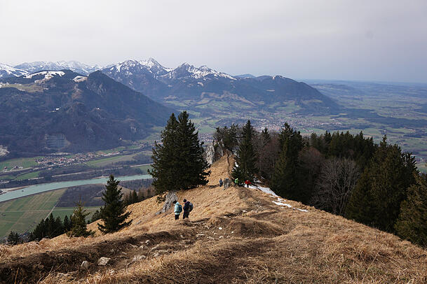 Auf den letzten Metern hinauf zum Heuberg kann es durchaus etwas windig werden.