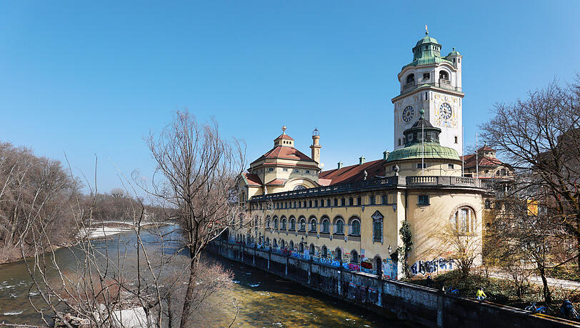 Das Müller’sche Volksbad ist auch von außen das Schmuckstück der Isar. Nun kann man dort auch formidabel einkehren.