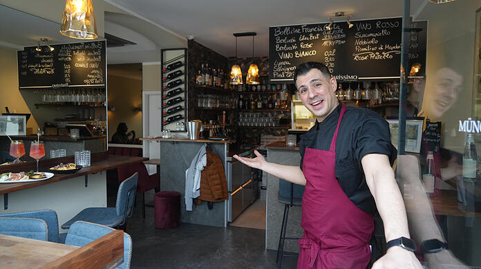 Stefano d'Amato möchte am liebsten jeden Gast persönlich begrüßen. Sein Barissimo ist noch neu am Viktualienmarkt. Hier kann man Cappuccino trinken, Pasta essen und sich wie in Italien fühlen.