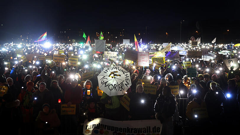 Das "Lichtermeer gegen Rassismus, Antisemitismus und Hetze" auf der Theresienwiese vom 11. Februar.