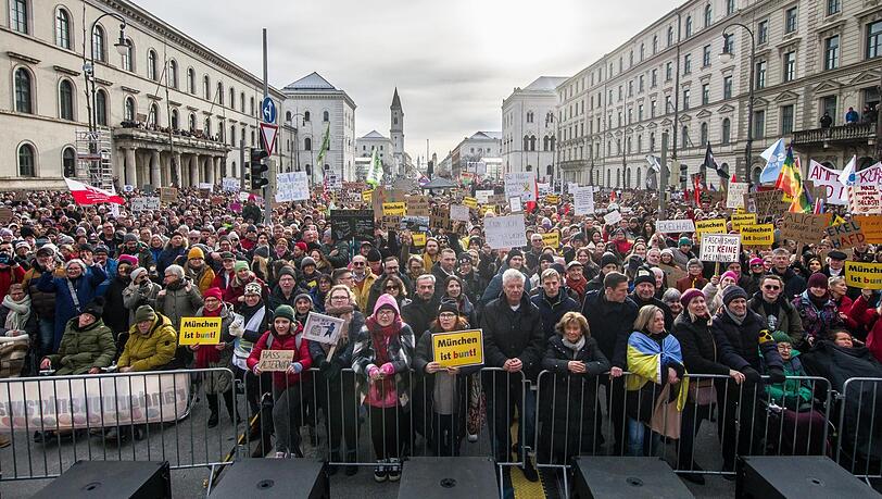 Die Großdemo gegen rechts vom 21. Januar, die wegen zu vieler Teilnehmer abgebrochen werden musste.