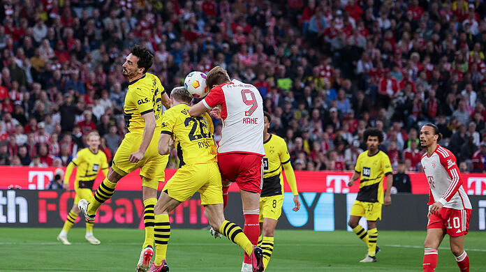 Harry Kane im Kopfball-Duell gegen Dortmund.