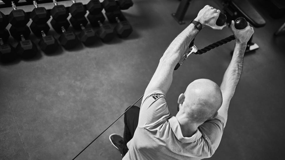 Fitnessübung: Der halbkniende Lift