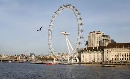 Blick auf das London Eye and der Themse in London