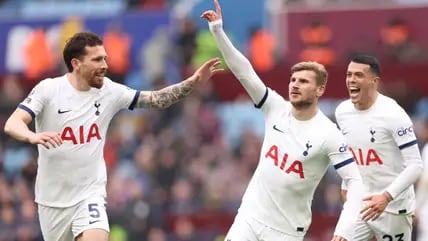 Timo Werner (Mitte) setzte beim 4:0 von Tottenham Hotspur gegen Aston Villa den Schlusspunkt.