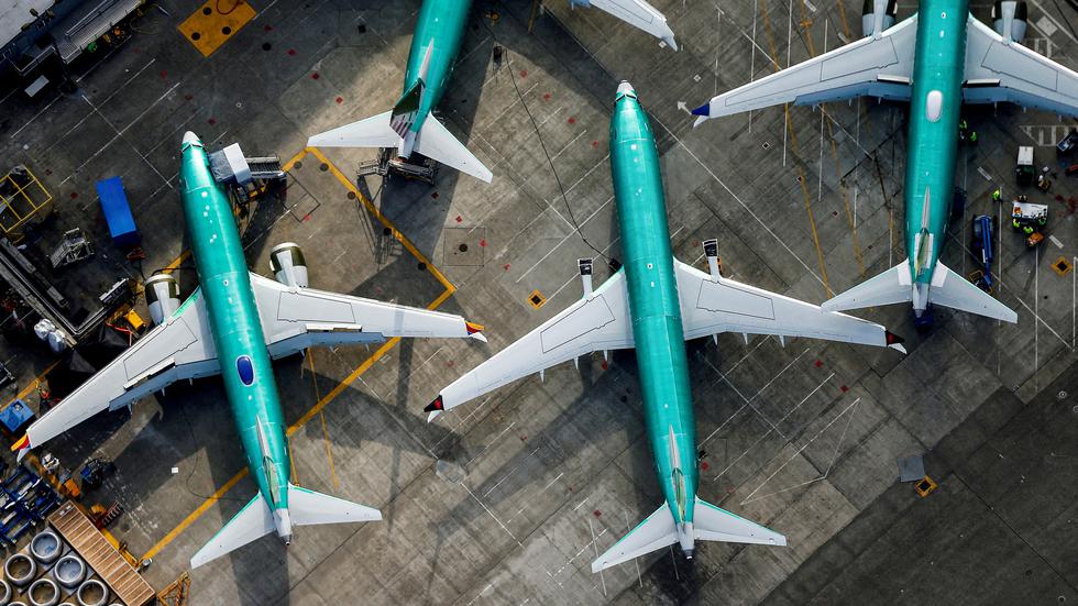 US-Flugzeughersteller: Ein Luftbild zeigt Boeing 737 MAX Flugzeuge, die auf dem Rollfeld des Boeing-Werks in Renton, Washington, geparkt sind