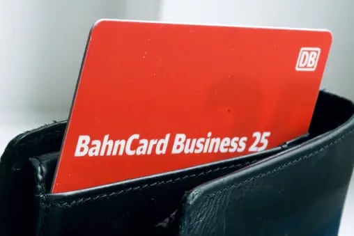 Die Deutsche Bahn will die Plastikvariante der Bahncard in Zukunft abschaffen.