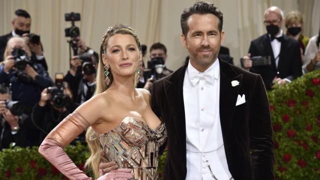 Britisches Königshaus: Blake Lively und ihr Ehemann Ryan Reynolds bei der Met Gala 2023.