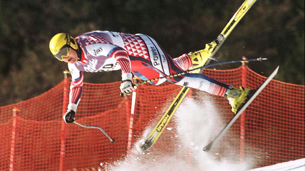 Skirennen in Kitzbühel: Der Österreicher Patrick Ortlieb stürzt 1998 auf der Streif und muss danach seine Karriere beenden.