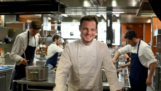 Guide Michelin: Chefkoch Benjamin Chmura in der Tantris-Küche.