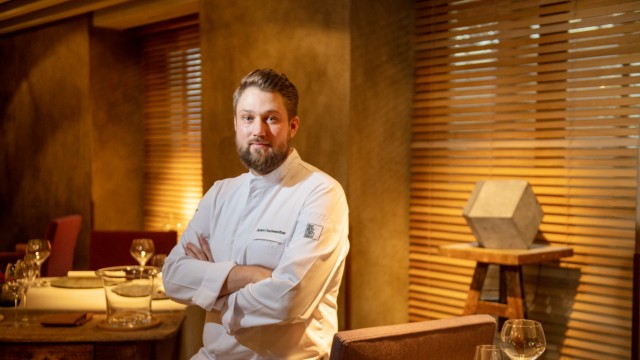 Guide Michelin: Anton Gschwendtner folgte auf Jan Hartwig als Chefkoch im Atelier des Bayerischen Hofs. Für Sterneküche steht auch er.