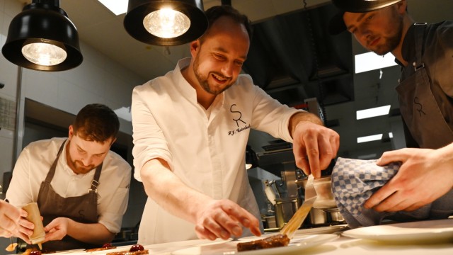 Guide Michelin: Kocht eigentlich auch auf Sterne-Niveau: Küchenchef Franz-Josef Unterlechner vom Restaurant Schwarzreiter im Hotel Vierjahreszeiten ging erneut leer aus.