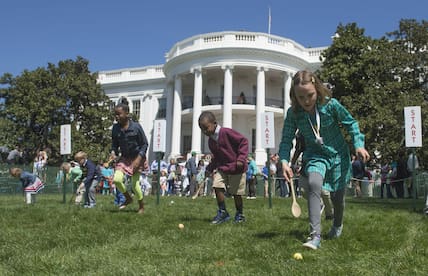 Kinder nehmen am „Easter Egg Roll“ vor dem Weißen Haus in Wahsington teil.