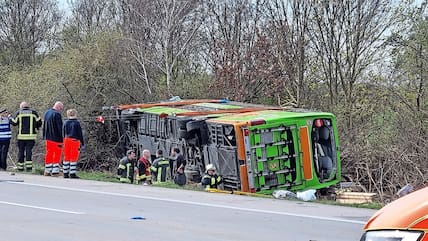 Am Mittwoch kam es auf der A9 bei Leipzig zu einem schweren Unfall mit einem Flixbus.