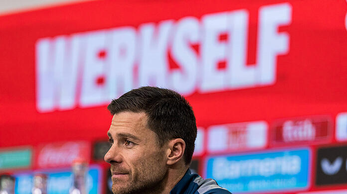 Geht der FC Bayern leer aus? Auf der Pressekonferenz vor dem Heimspiel gegen die TSG Hoffenheim plant Xabi Alonso seinen Verbleib in Leverkusen zu verkünden. Der FC Bayern und Liverpool sollen bereits über die Entscheidung informiert worden sein.